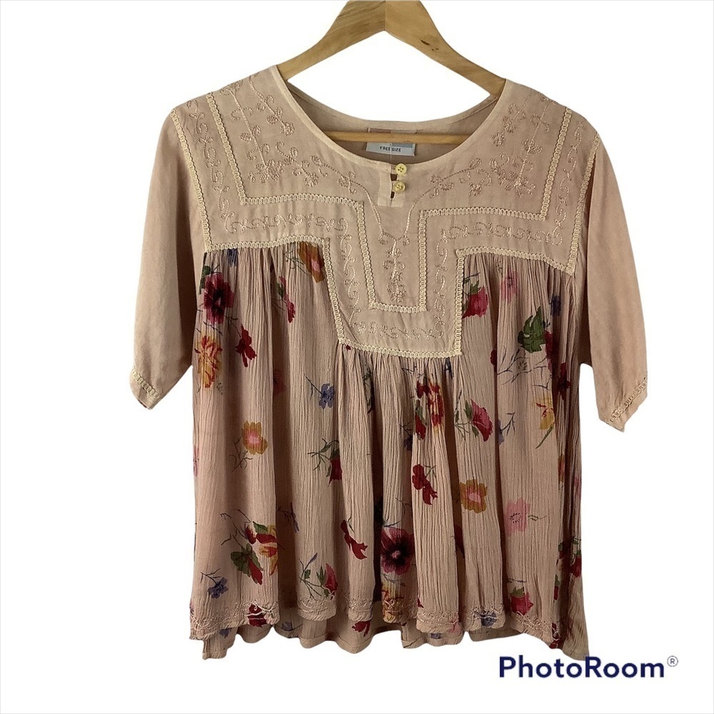 NWT Boho Gauzy Floral Embroidered Short Sleeve Top by Encounter